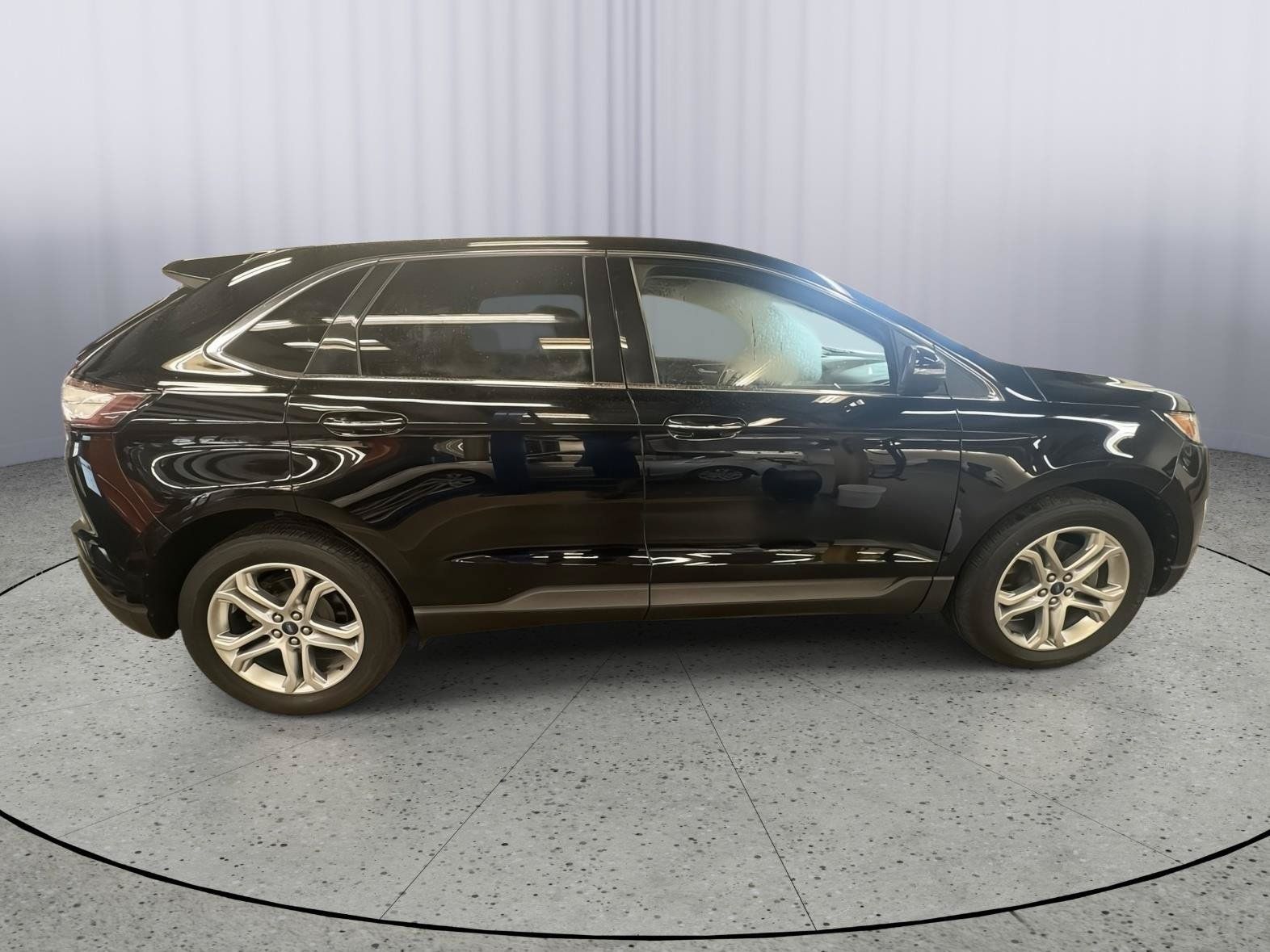 Used 2018 Ford Edge Titanium w/ Equipment Group 301A AWD/4WD image 6
