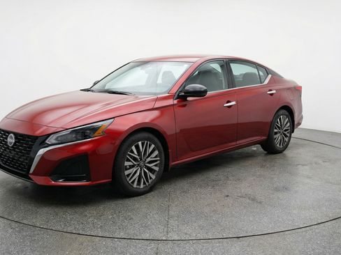 Used 2025 Nissan Altima 2.5 SV image 3