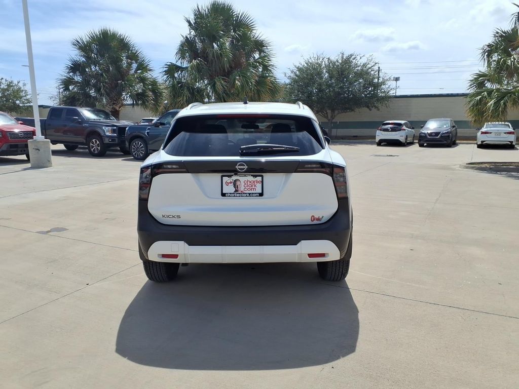 Used 2026 Nissan Kicks SV FWD image 4