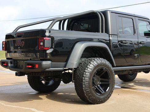 Used 2024 Jeep Gladiator Rubicon w/ Technology Group AWD/4WD image 4