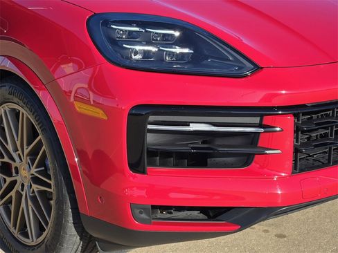 Used 2024 Porsche Cayenne S image 31