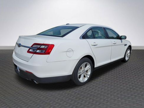 Used 2018 Ford Taurus SE FWD image 5
