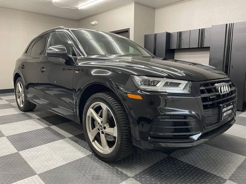 Used 2020 Audi Q5 2.0T Titanium Premium Plus w/ Premium Plus Package AWD/4WD image 4