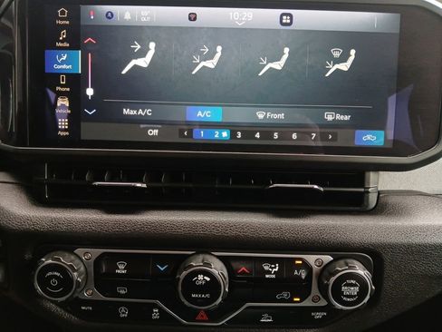 Used 2025 Jeep Gladiator Sport AWD/4WD image 4