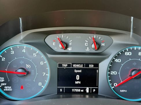 Used 2020 Chevrolet Equinox LS w/ LPO, Floor Liner Package FWD image 30