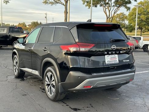 Used 2023 Nissan Rogue SV image 6