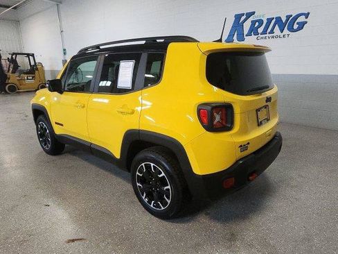 Used 2023 Jeep Renegade Trailhawk AWD/4WD image 3