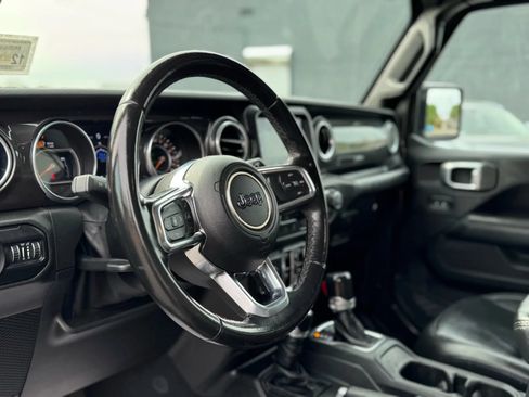 Used 2020 Jeep Wrangler Unlimited Sahara AWD/4WD image 6