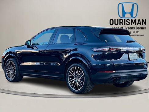 Used 2023 Porsche Cayenne Platinum Edition image 3