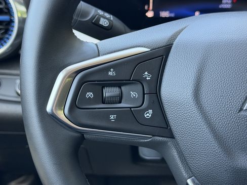Used 2024 Chevrolet Trax LT w/ Driver Confidence Package FWD image 27