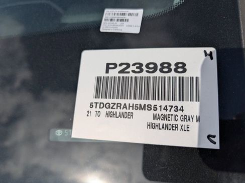 Used 2021 Toyota Highlander XLE image 38