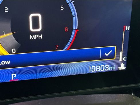 Used 2025 Chevrolet Trax RS w/ Sunroof Package image 13