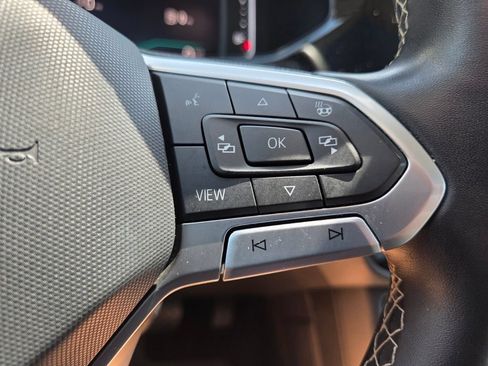 Used 2022 Volkswagen Taos SEL w/ Panoramic Sunroof Package FWD image 14