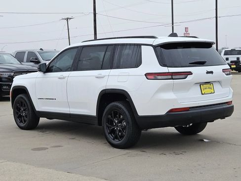 New 2025 Jeep Grand Cherokee L Altitude image 3