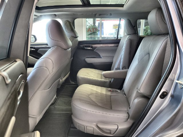 Used 2024 Toyota Highlander Platinum AWD/4WD image 23