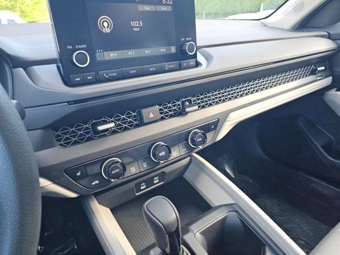 Certified 2024 Honda Accord EX image 28