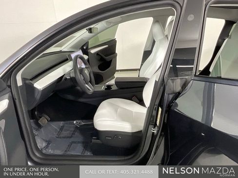 Used 2025 Tesla Model Y Long Range image 11