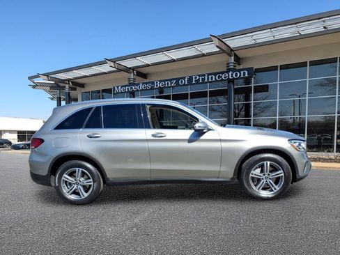 Used 2021 Mercedes-Benz GLC 300 4MATIC image 2
