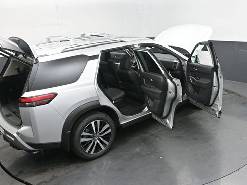 New 2025 Nissan Pathfinder Platinum image 46