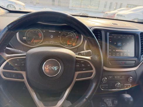 Used 2017 Jeep Cherokee Limited image 19