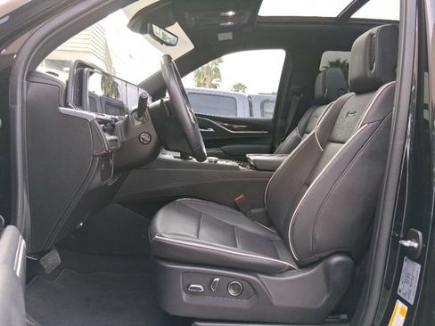 Used 2024 Cadillac Escalade Premium Luxury image 14