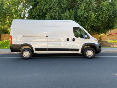 Used 2026 RAM ProMaster 2500 w/ Convenience Group FWD image 4