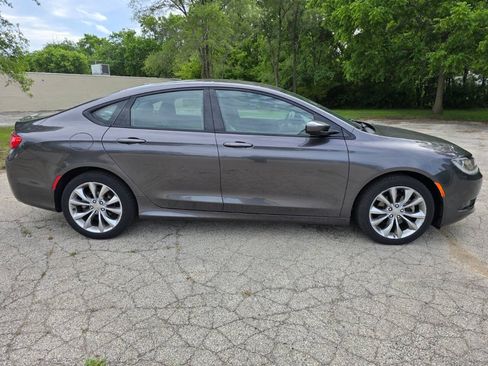 Used 2015 Chrysler 200 S FWD image 5
