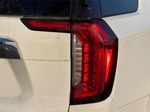 Used 2023 GMC Yukon SLT image 48