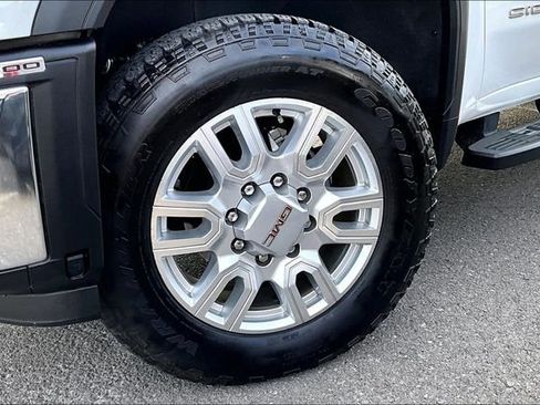 Used 2024 GMC Sierra 2500 SLT w/ SLT Premium Package AWD/4WD image 8