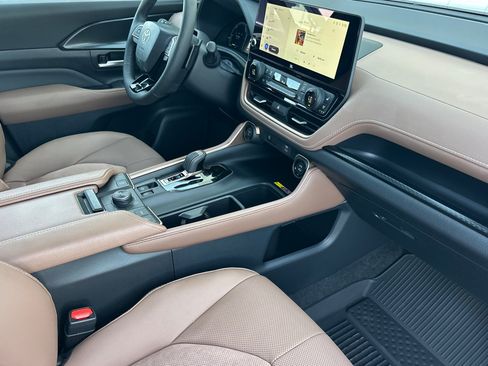 Certified 2026 Toyota Grand Highlander AWD Hybrid image 17