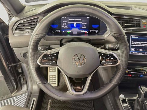 Used 2022 Volkswagen Tiguan SE R-Line AWD/4WD image 3
