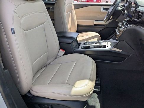 Used 2023 Ford Explorer Limited image 47