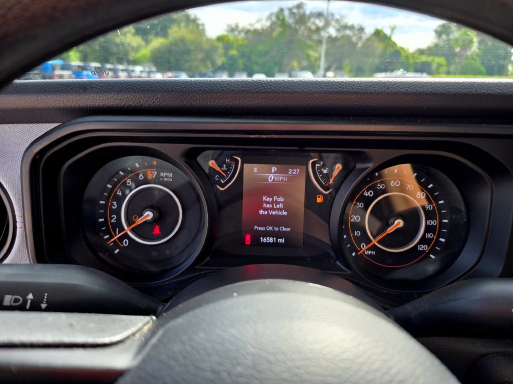 Used 2025 Jeep Gladiator Sport AWD/4WD image 22