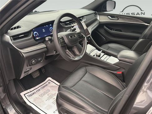 Used 2023 Jeep Grand Cherokee Overland AWD/4WD image 10