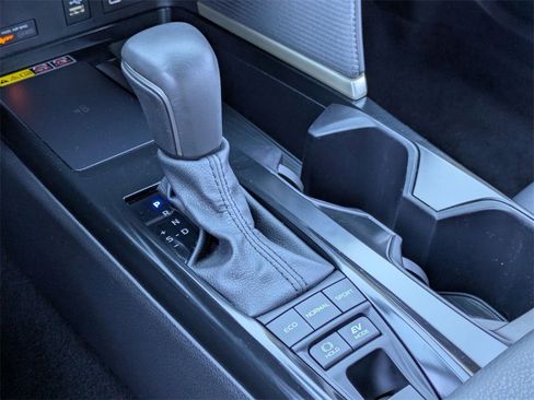 Used 2025 Toyota Camry SE image 23