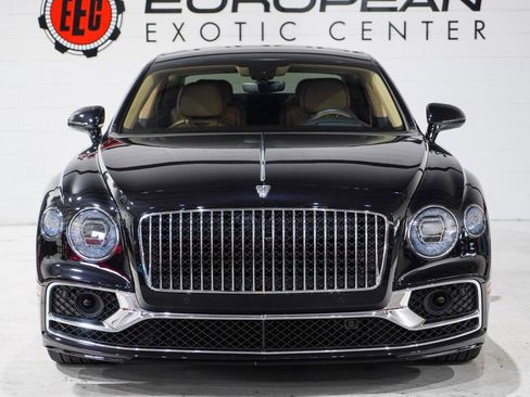 Used 2022 Bentley Flying Spur V8 image 5