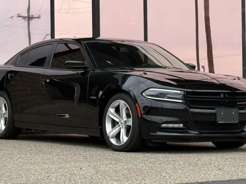 Used 2018 Dodge Charger R/T RWD image 17