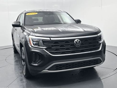 Used 2024 Volkswagen Atlas Cross Sport SE FWD image 2