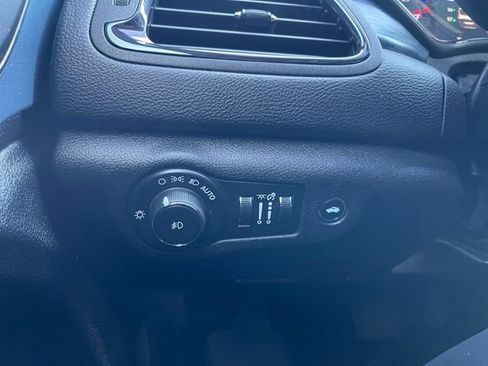 Used 2015 Chrysler 200 S w/ Navigation & Sound Group I image 25