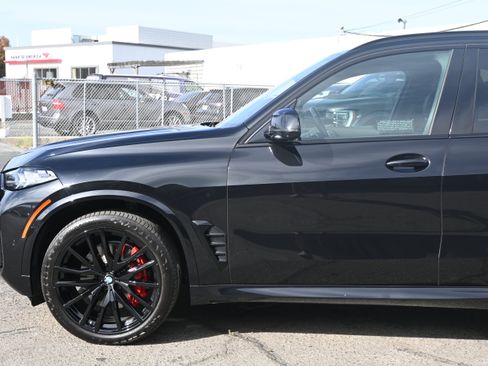 Used 2024 BMW X5 xDrive40i w/ M Sport Package AWD/4WD image 8