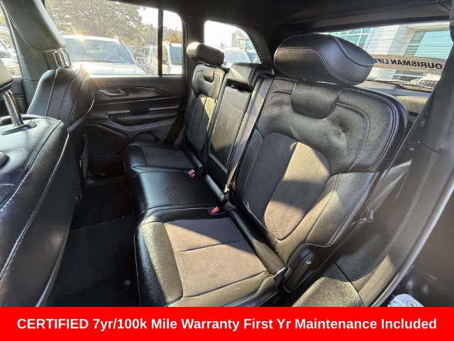 Used 2025 Jeep Grand Cherokee Altitude AWD/4WD image 10