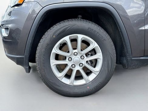 Used 2021 Jeep Grand Cherokee Laredo AWD/4WD image 29
