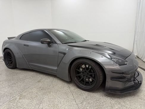 Used 2015 Nissan GT-R Black Edition AWD/4WD image 11