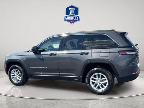 Used 2023 Jeep Grand Cherokee Laredo AWD/4WD image 6
