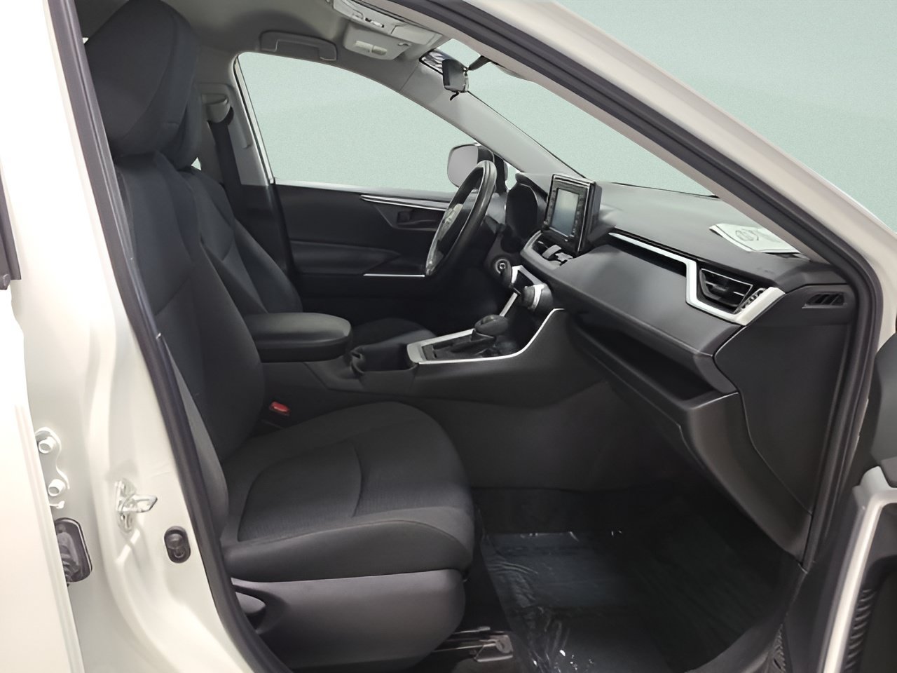 Used 2022 Toyota RAV4 LE w/ Carpet Mat Package (TMS) AWD/4WD image 9