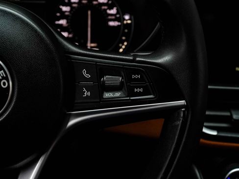 Used 2019 Alfa Romeo Giulia RWD image 24