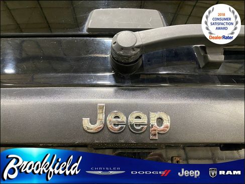 Used 2007 Jeep Commander Sport image 11