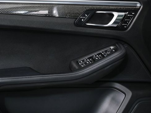 Certified 2017 Porsche Macan GTS image 6