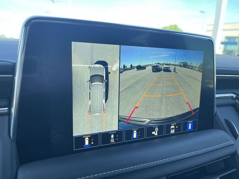 Used 2024 GMC Yukon SLT w/ SLT Luxury Package AWD/4WD image 29