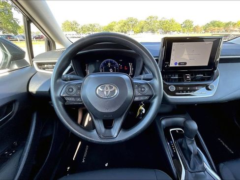 Used 2026 Toyota Corolla LE FWD image 5